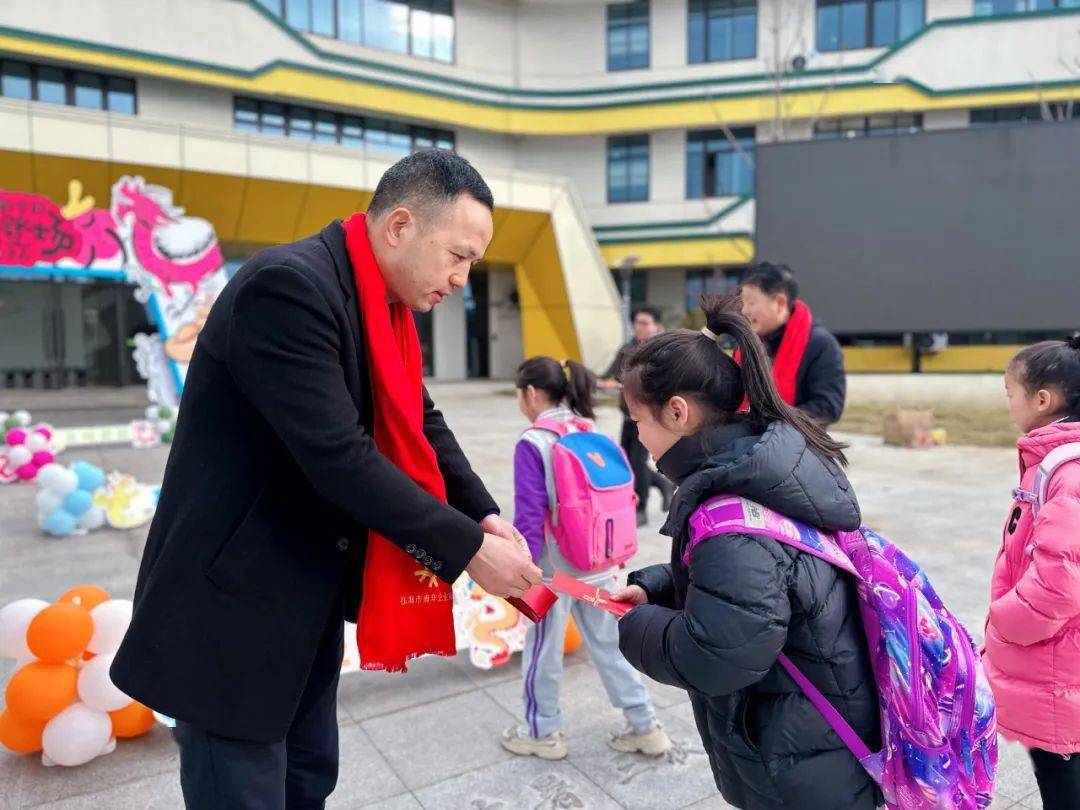 龙重登场 沐光而行 | 哲商现代实验小学举行新学期开学系列活动_向
