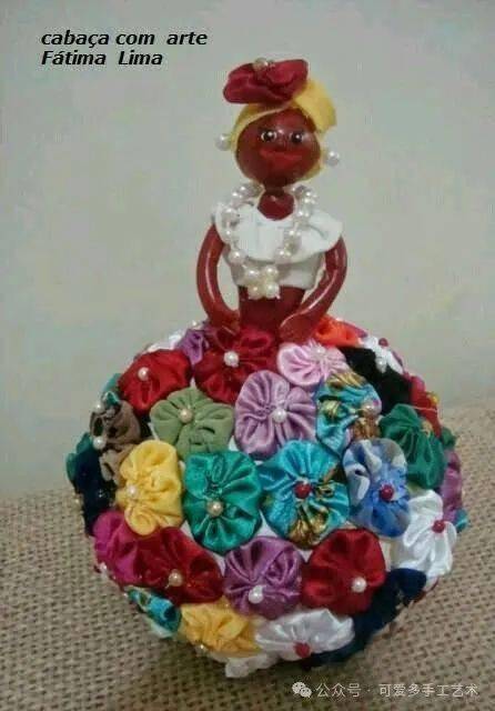 用旧衣服和零碎布头剪成一个个小圆,缝一圈之后抽紧,竟成如此强大的