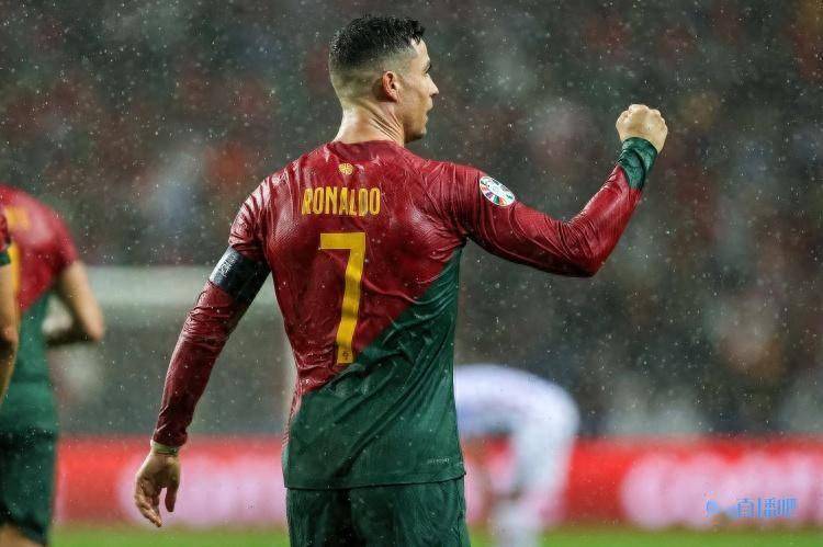 葡萄牙主帅马丁内斯:c罗很有感染力,与我合作过的球员很不同_欧洲杯