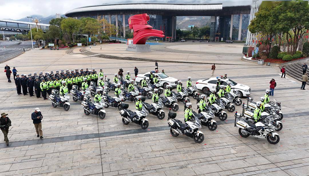 看,三明交警铁骑队来啦_群众_摩托车_队伍