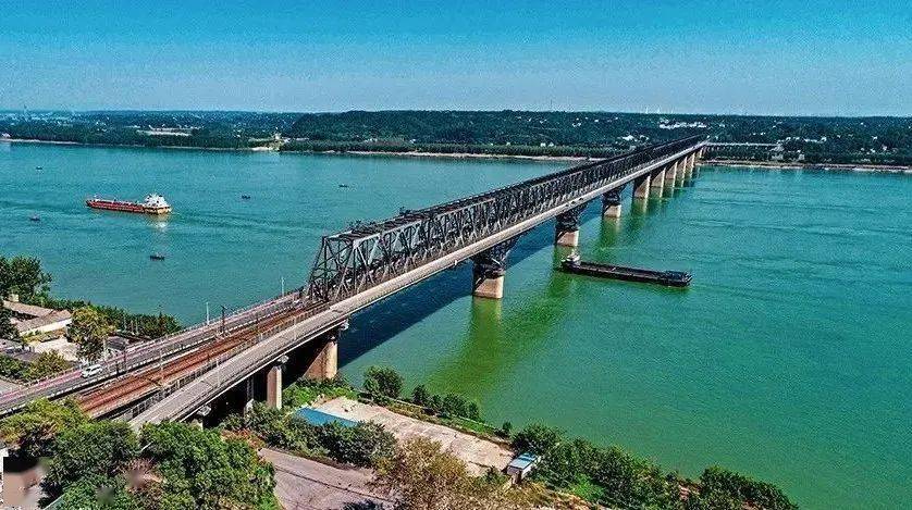 一座公铁两用连续钢桁梁特大桥是焦枝铁路线上跨越长江的枝城长江大桥