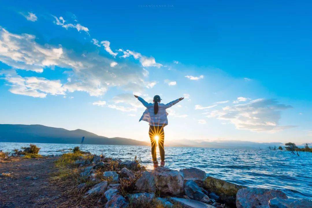 背影杀手要位于画面中心的点简单来说就是或者有一定的纵深感但这种