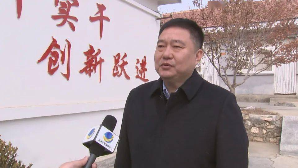 穿芳峪镇镇长  付振中:今年,穿芳峪镇将认真贯彻落实区百项重点工作