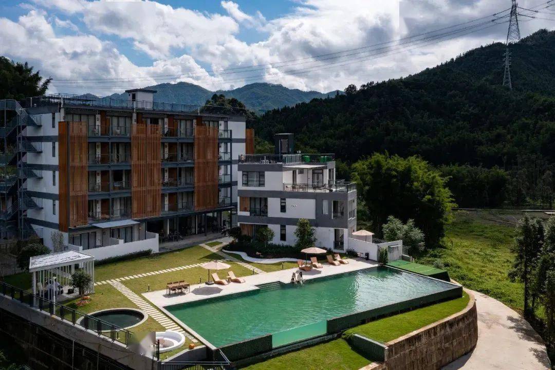 隐藏在南昆山的小众民宿~488元住私家汤泉主题房,畅游半山无边际泳池