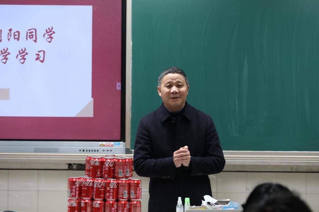 "衢州二中高三学生邹朝阳提前赴北大求学