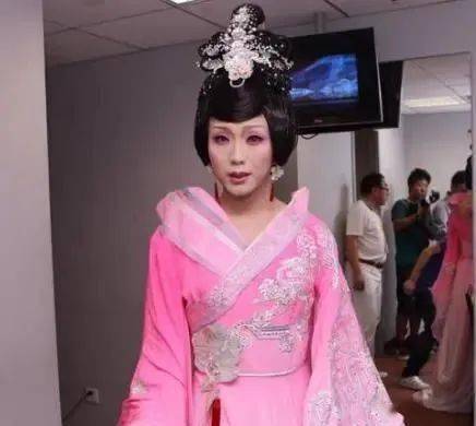 李玉刚不再隐瞒,揭露与范小宁分手原因,皈依佛门只为逃避现实?