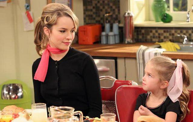 其中,饰演大女儿teddy的是美国演员,歌手——布丽奇·门德勒(bridgit