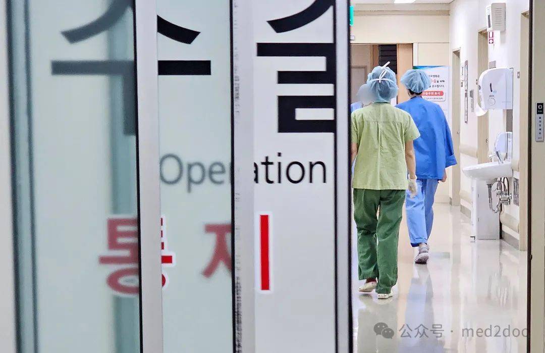 急诊室也塞得人满为患,因此韩国政府