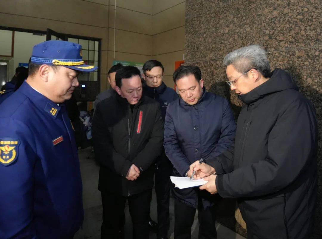 多地书记市长随机检查,现场办公…_南苑小区_南通_韩立明