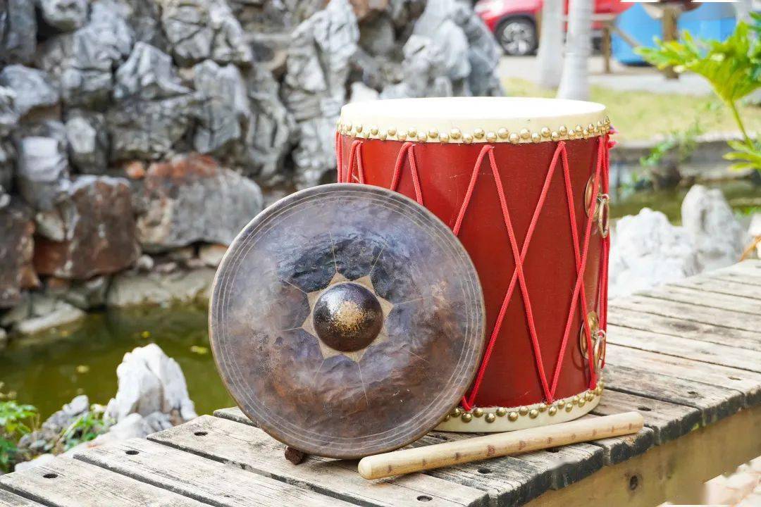 哈尼族铓鼓:寓意谷物丰收的伴奏乐器