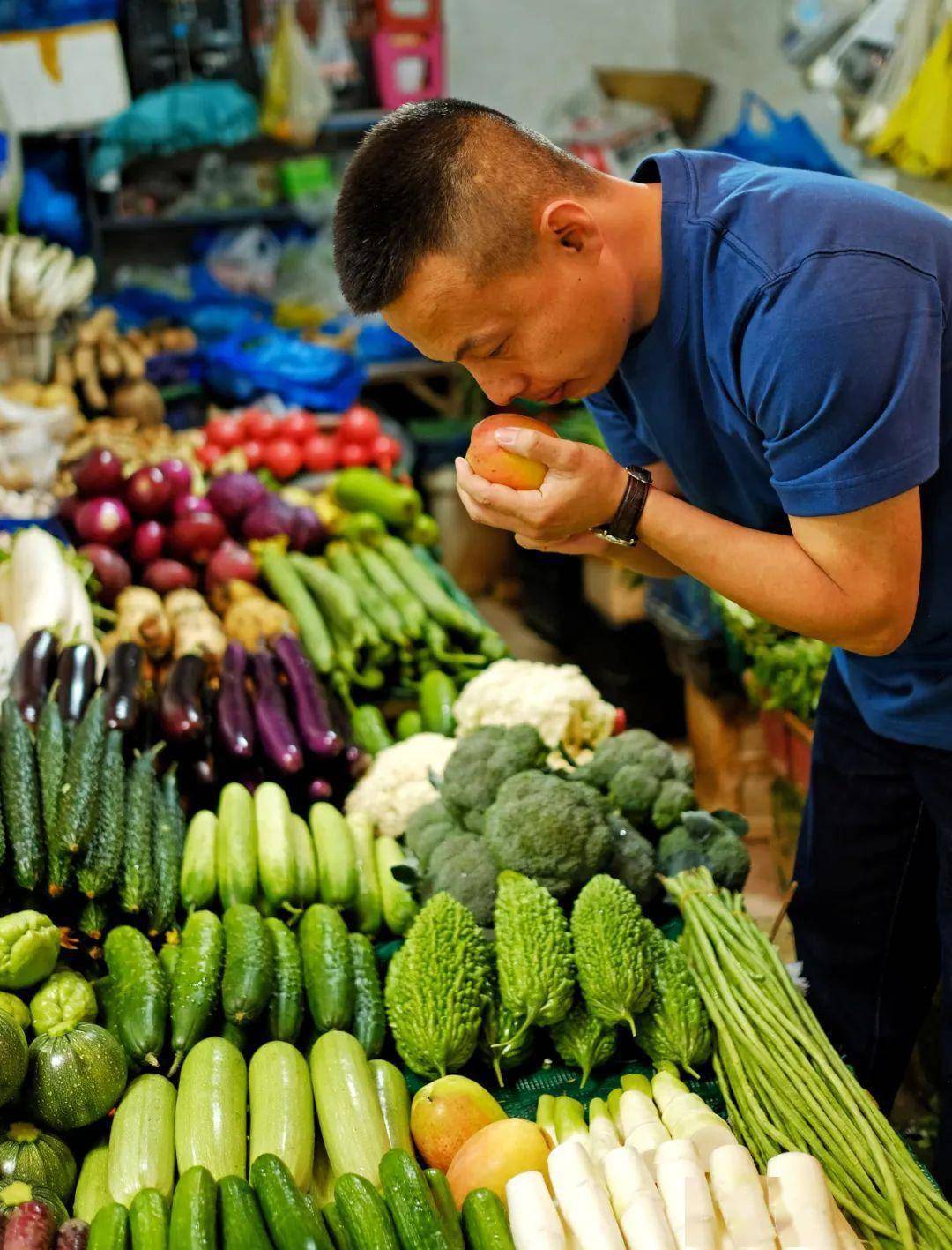 在云南逛菜市场