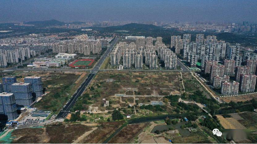 图一溧阳古县遗址远景2008年,溧阳市文管办调查发现了天目湖镇古县村