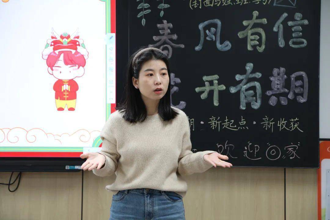 们表达了殷切的希望;教师代表张冰老师和学生代表于梦涵同学分别发言