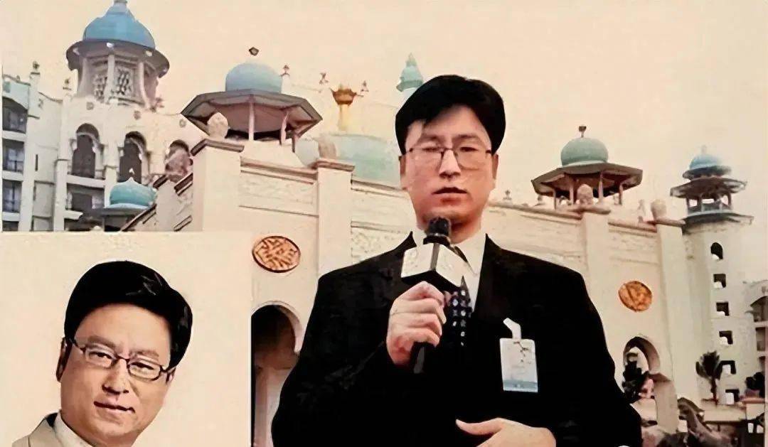 55岁白岩松近况被病痛折磨头发花白苍老得像70多岁的老大爷