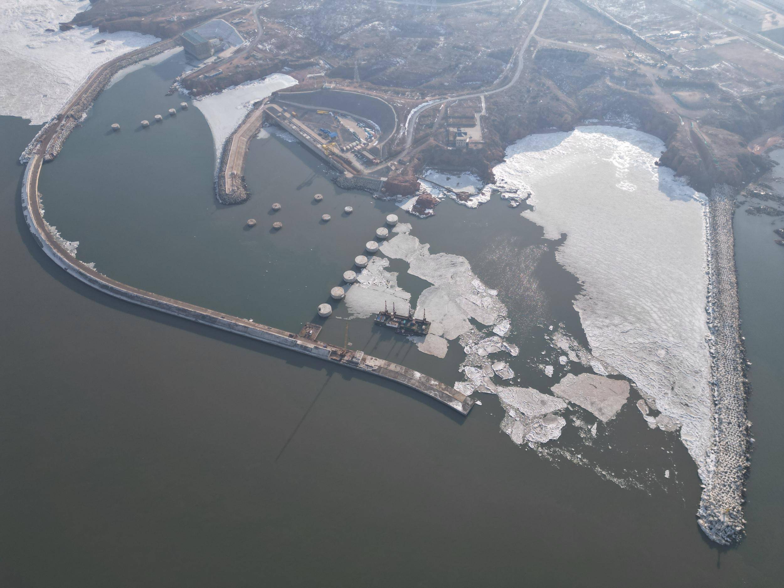 在祖国北端的核电站,他们开展了一场"破冰行动"_施工_程世杰_沿河镇