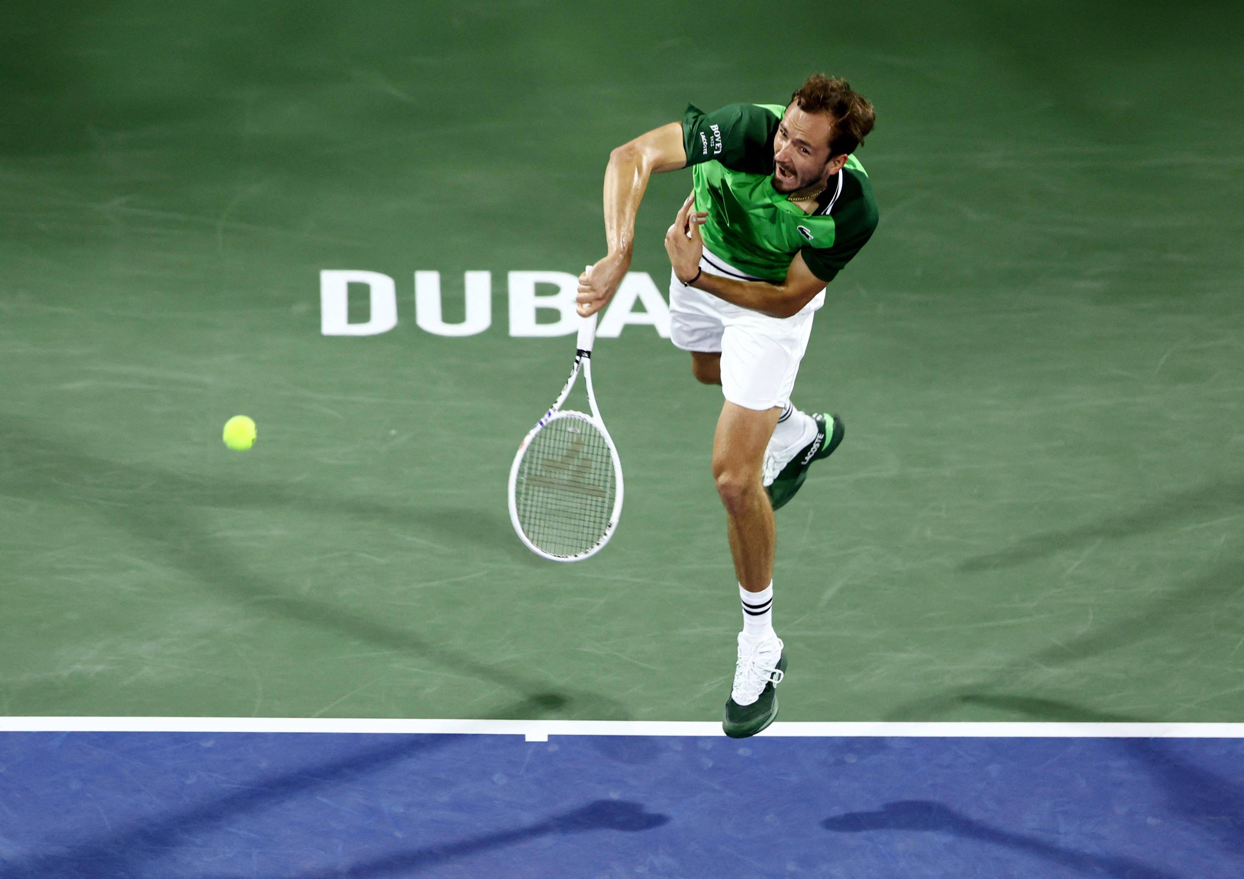 新华社/路透当日,在阿联酋迪拜网球锦标赛男单四分之一决赛中,俄罗斯