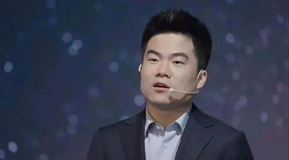 董宇辉,离开微博的第二个"罗翔"_直播间_歧视_网友