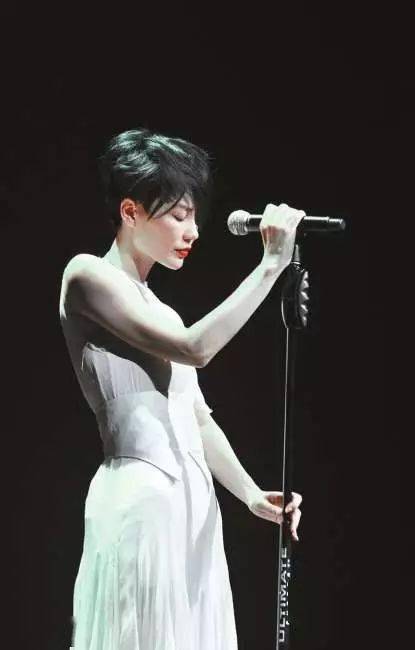 王菲唱过那么多古诗,我喜欢这一首……_孔子_兰花和_幽兰