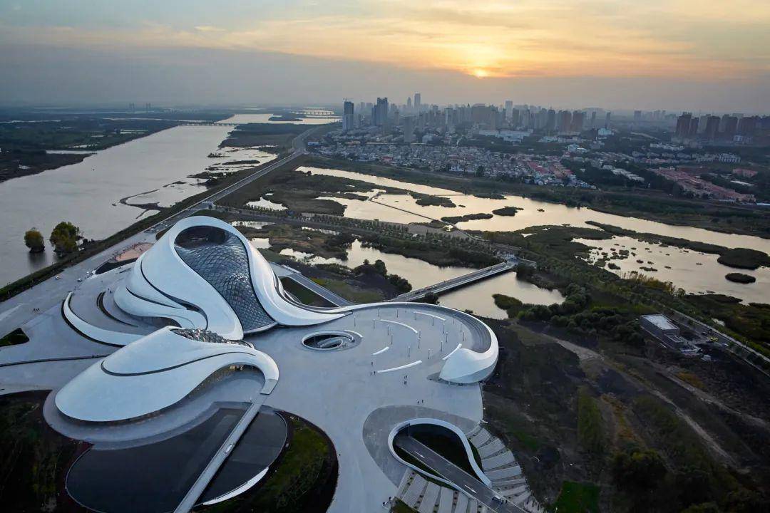 建筑事务所,摄影:hufton crow)建筑师刘家琨的经历与王澍有几分相似