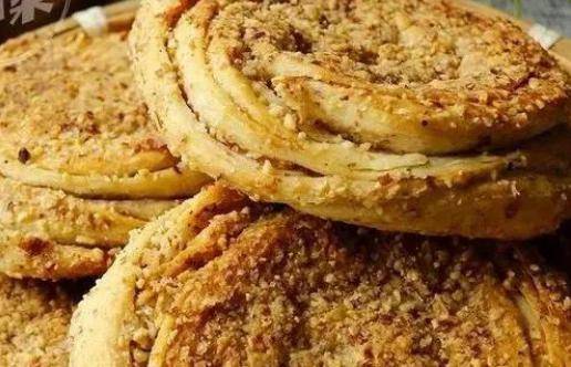 金黄,老少皆宜,十分可口,是广元的传统小吃之一,深受市内外消费者喜爱