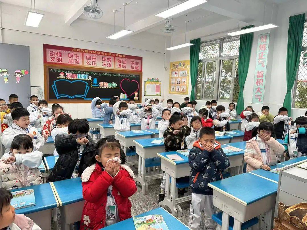 以练筑防防范未燃汕头市长厦小学开展消防安全疏散演练