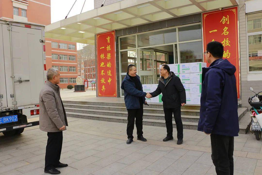 爱心助学情暖校园东营市华康医药有限公司向广饶一中爱心捐赠