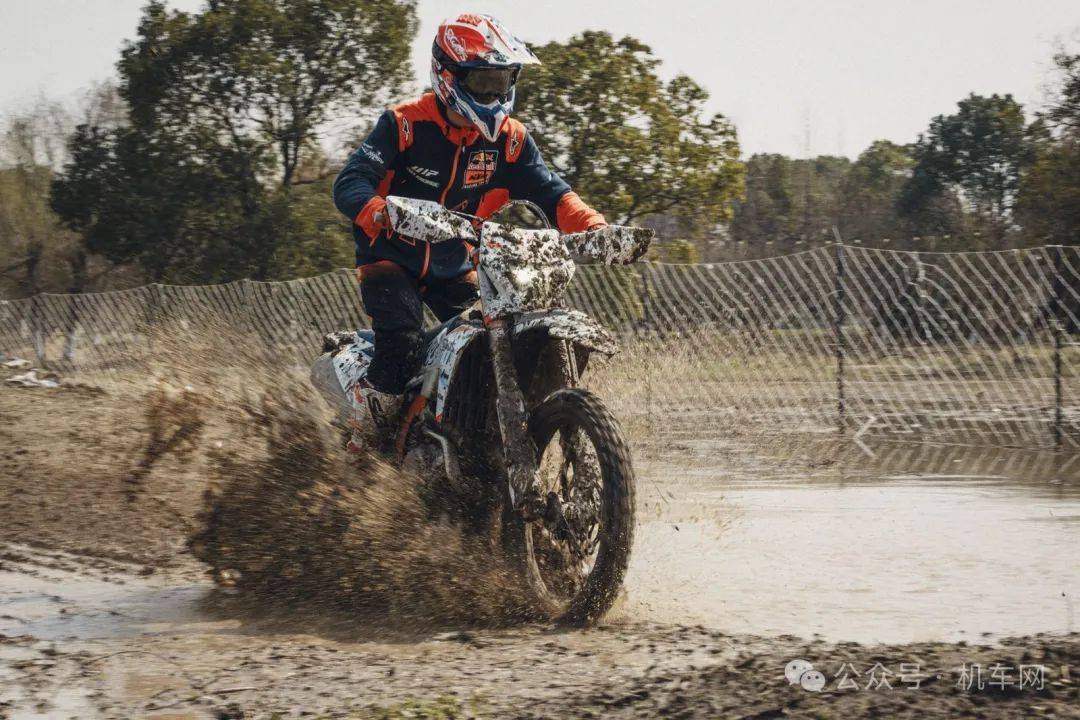 97800元起,ktm发布350,450exc-f,升级了95%的车身部件_搜狐汽车_搜狐