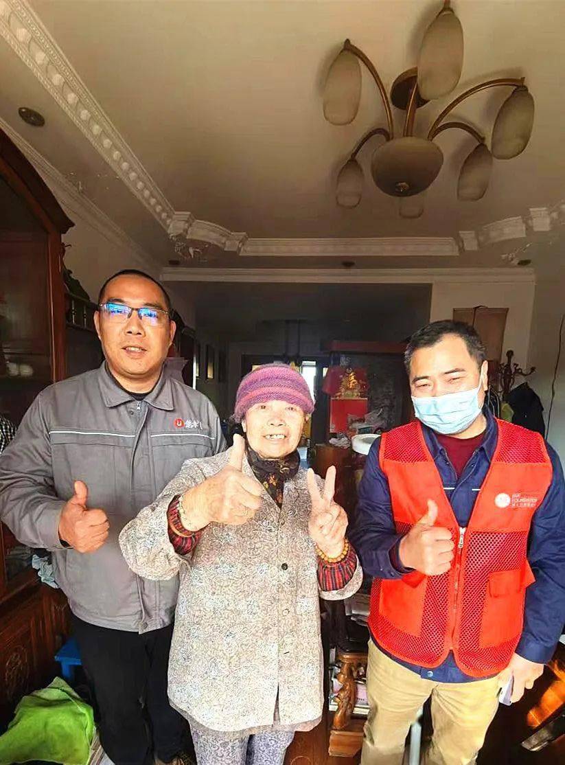 现状和生活习惯,在多个细节处做了改造,包括考虑到老人不愿意拆除浴缸