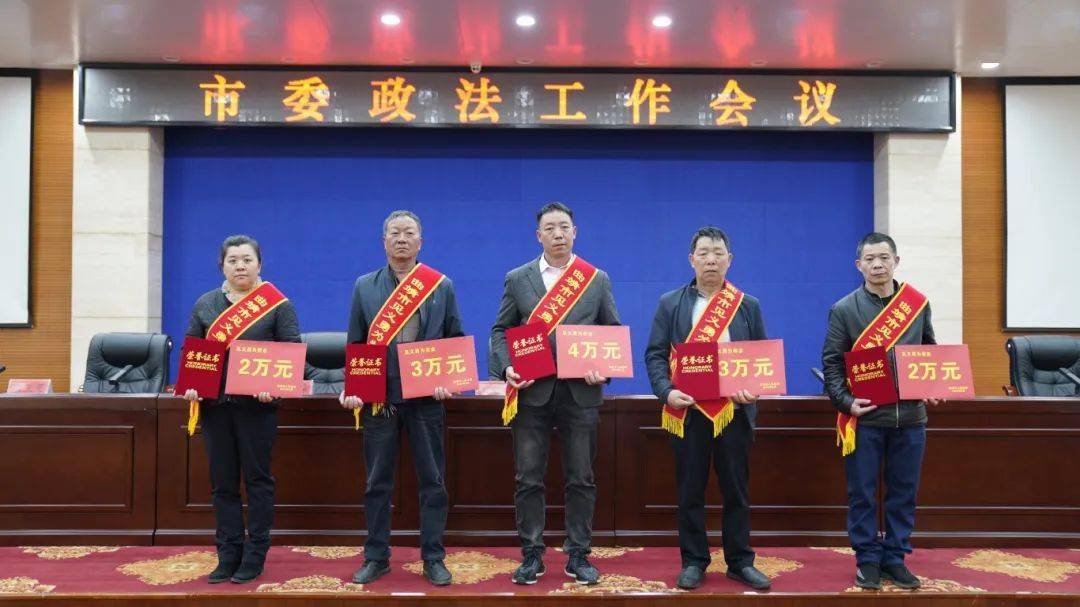 为果断出手的罗平小伙点赞!_邱萍_滕小荣_李明