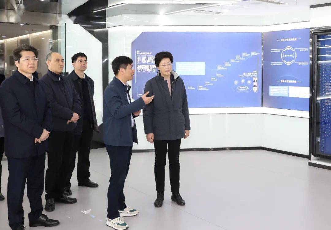 当天上午,施小琳来到中国科学院光电技术研究所,成都中微达信科技有限