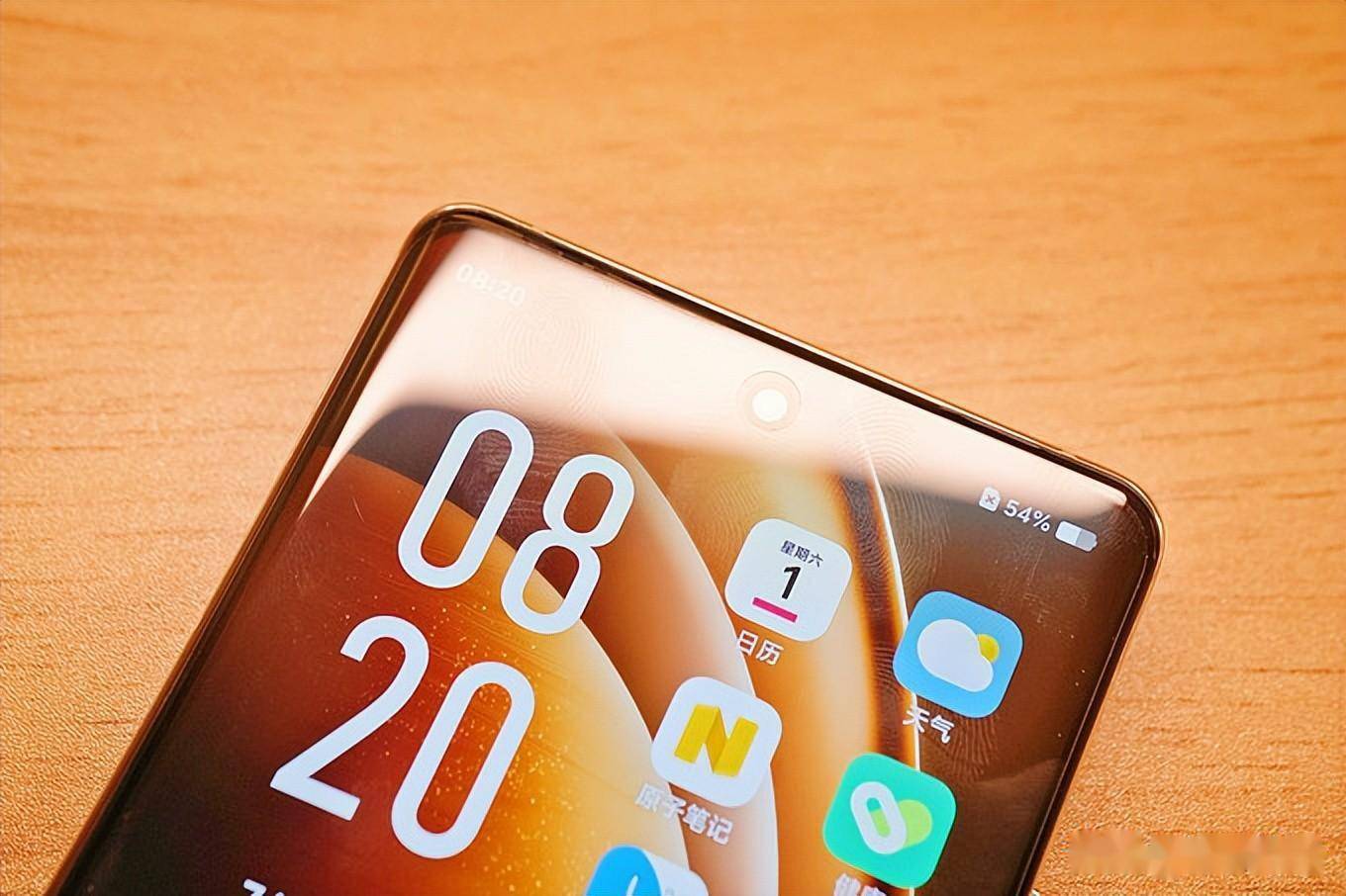 影像党绝佳之选,天玑9300 一英寸大底 ip68防水,大杯其实也很强_vivo