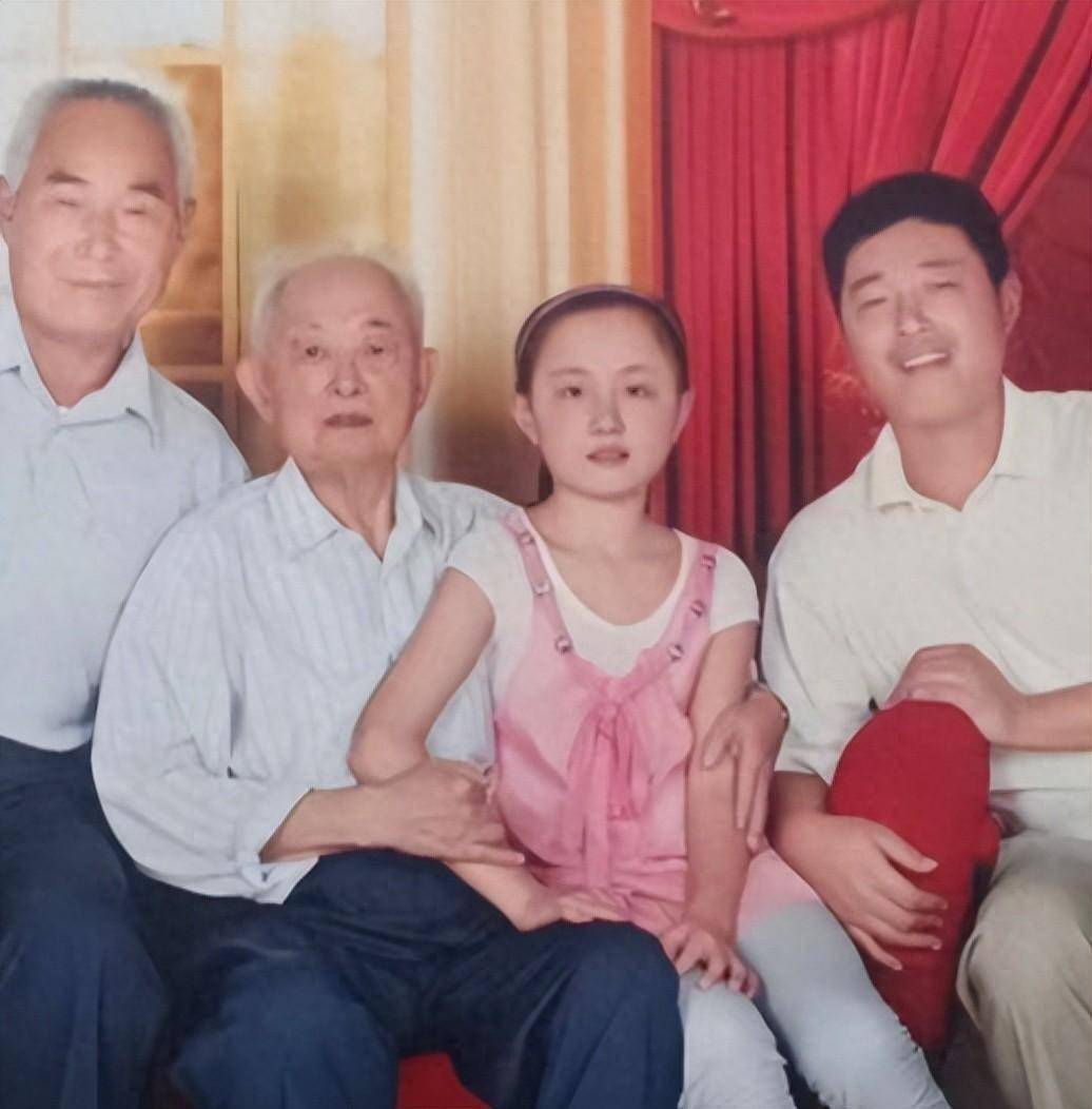 村革命斗争故事集》完稿岀版的时候,尽不住想起了保尔·柯察金名言:"