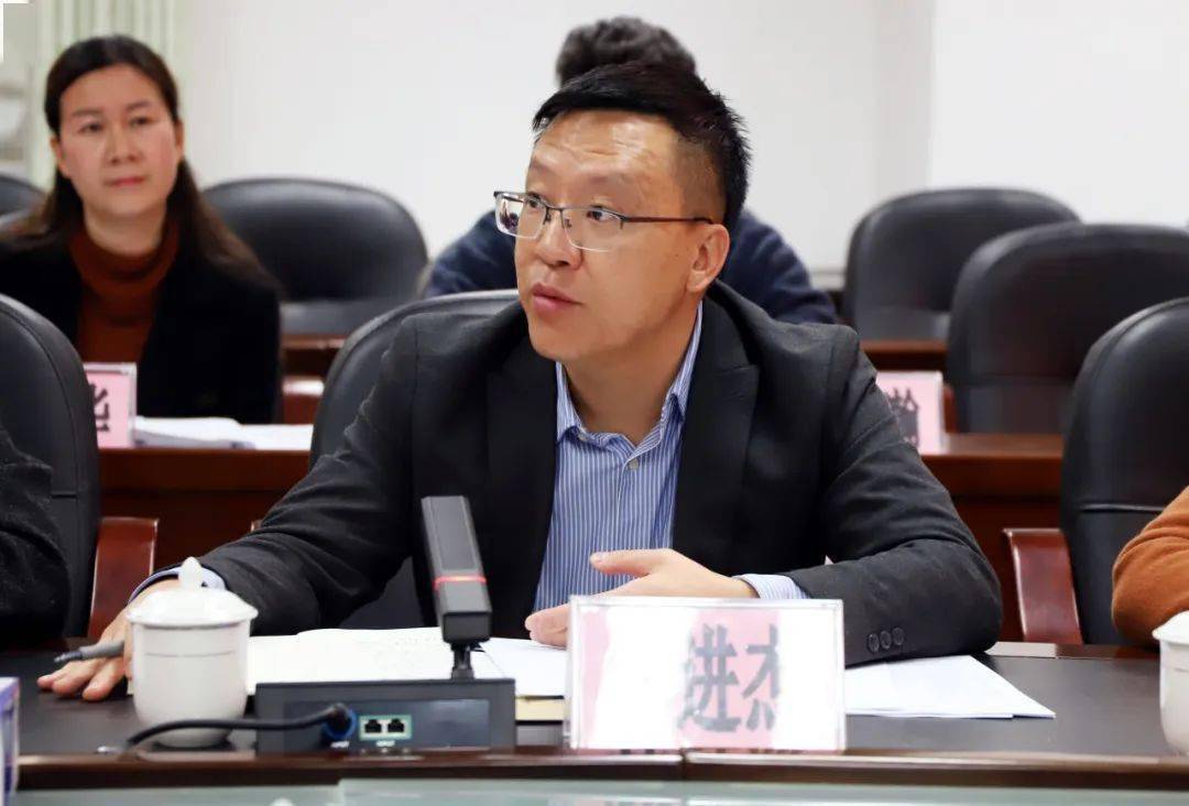 市人力资源社会保障局党组书记,局长关英芬带队到我校