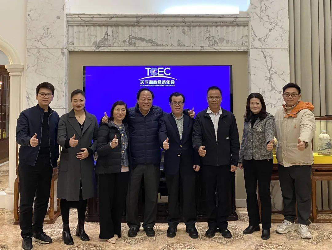 陈少斌与新加坡潮州八邑会馆会长吴木兴会面交谈