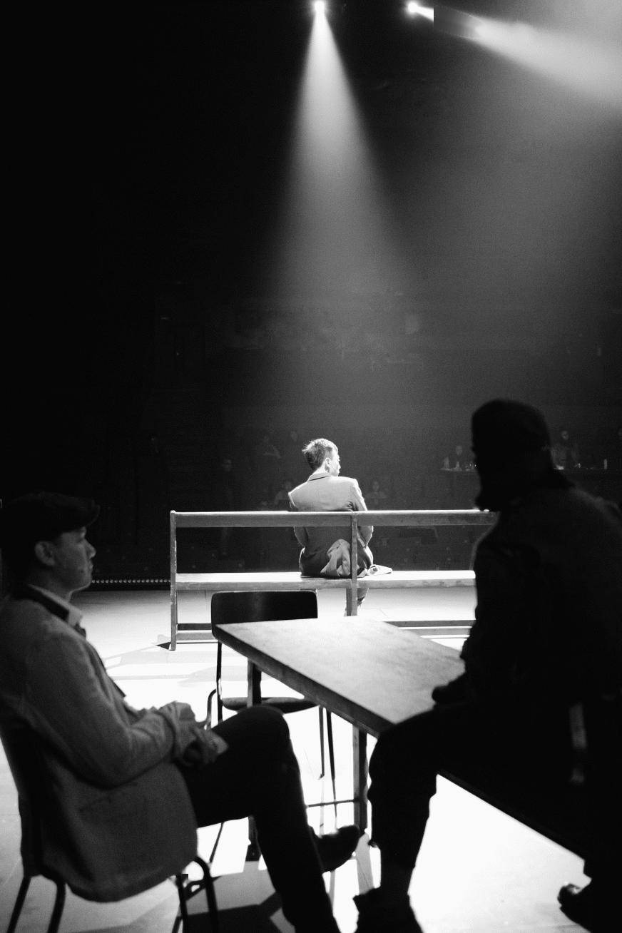 打造出一部全新的属于中国也是世界的话剧版《悲惨世界》