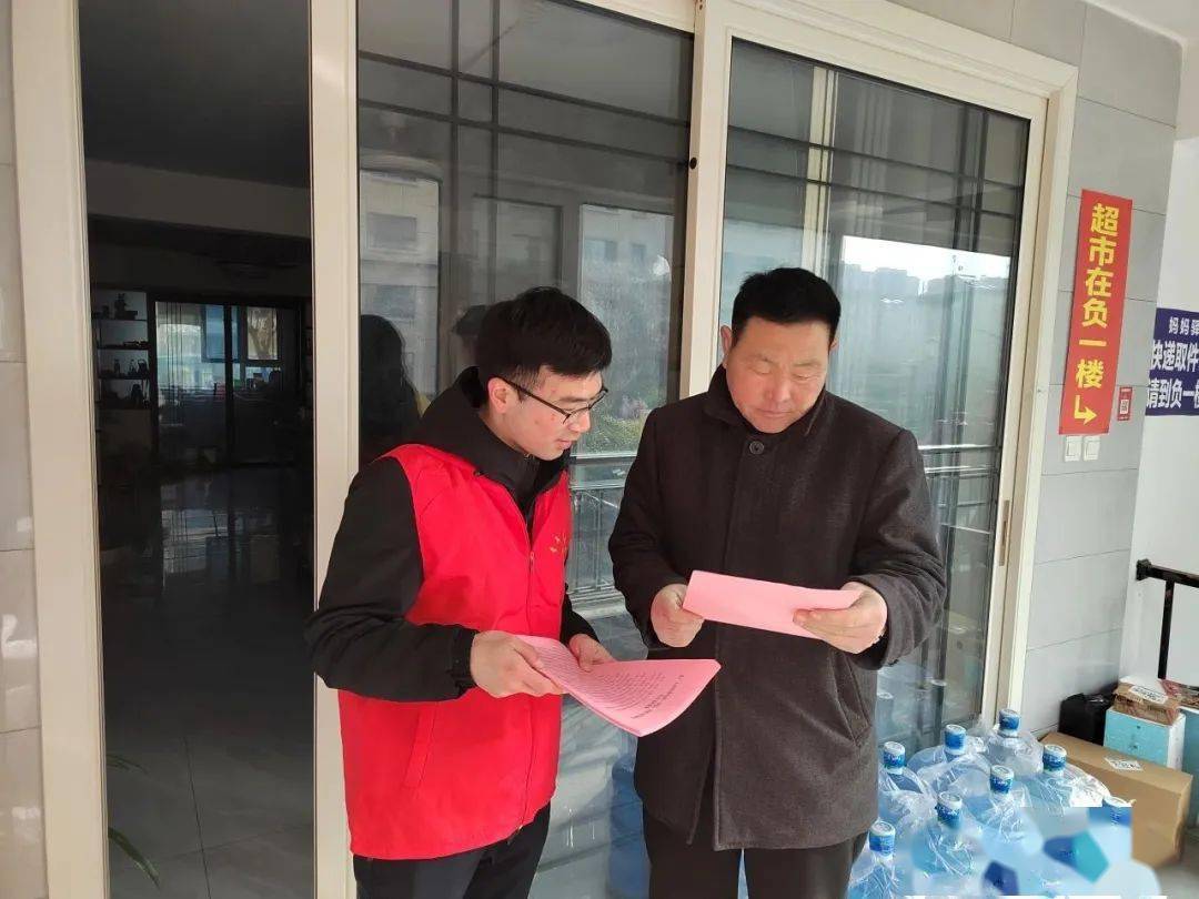 兰陵县卞庄街道团工委组织青年志愿者们到玉兰社区开展围棋进社区志愿