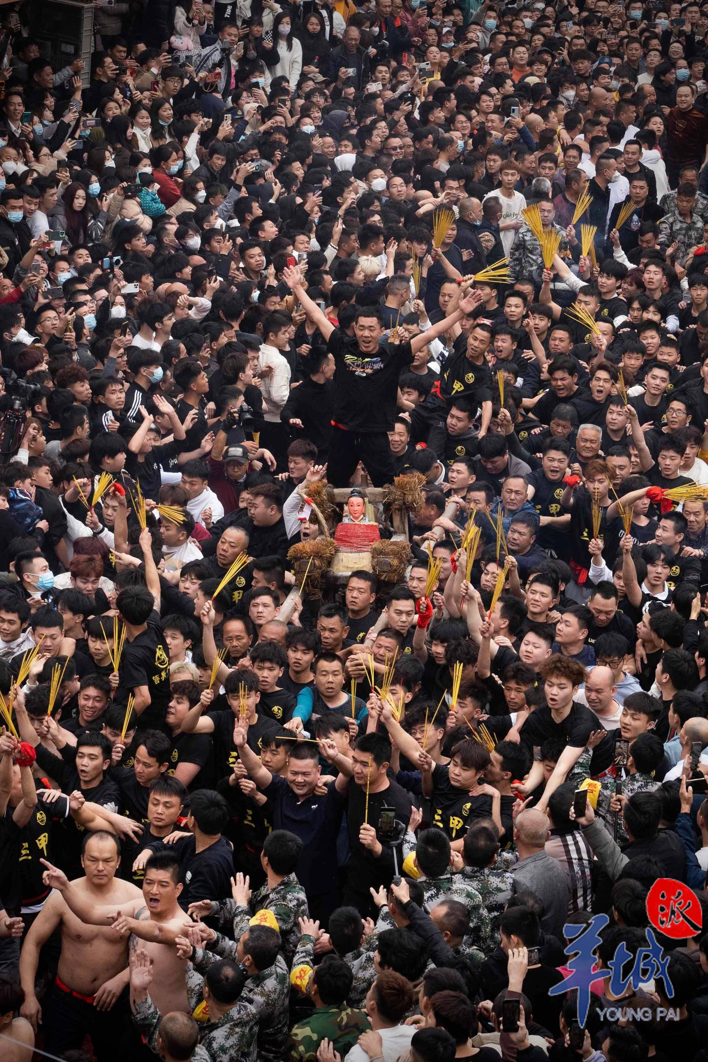 图集|汕头澄海:潮汕地区"最热血"的民俗活动来了!_抬轿子_群众_村民