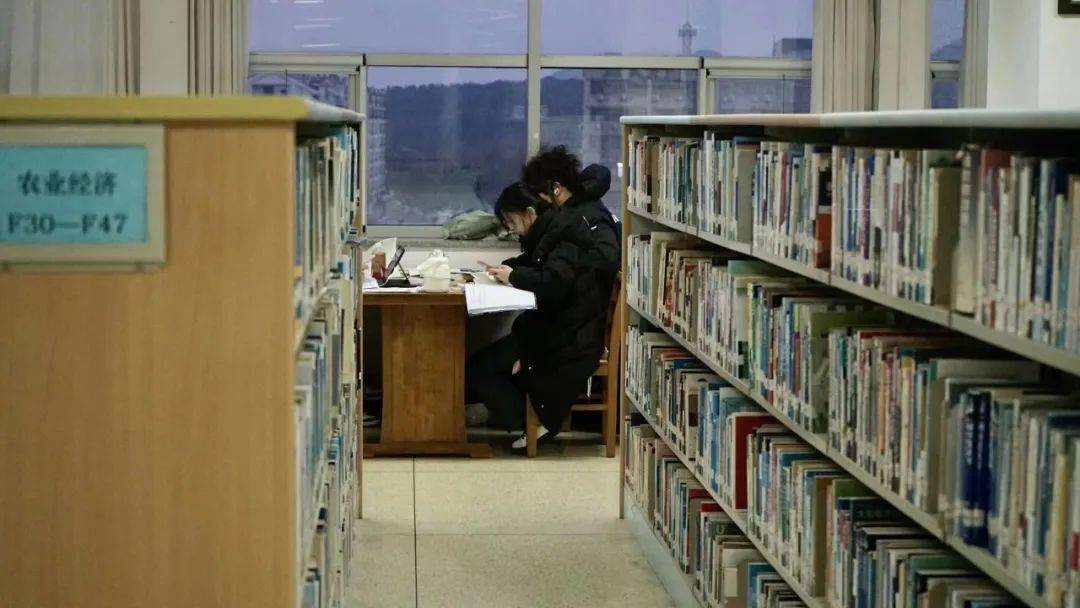 开学季:保持热爱,争上春山_鲁大_青春_校园