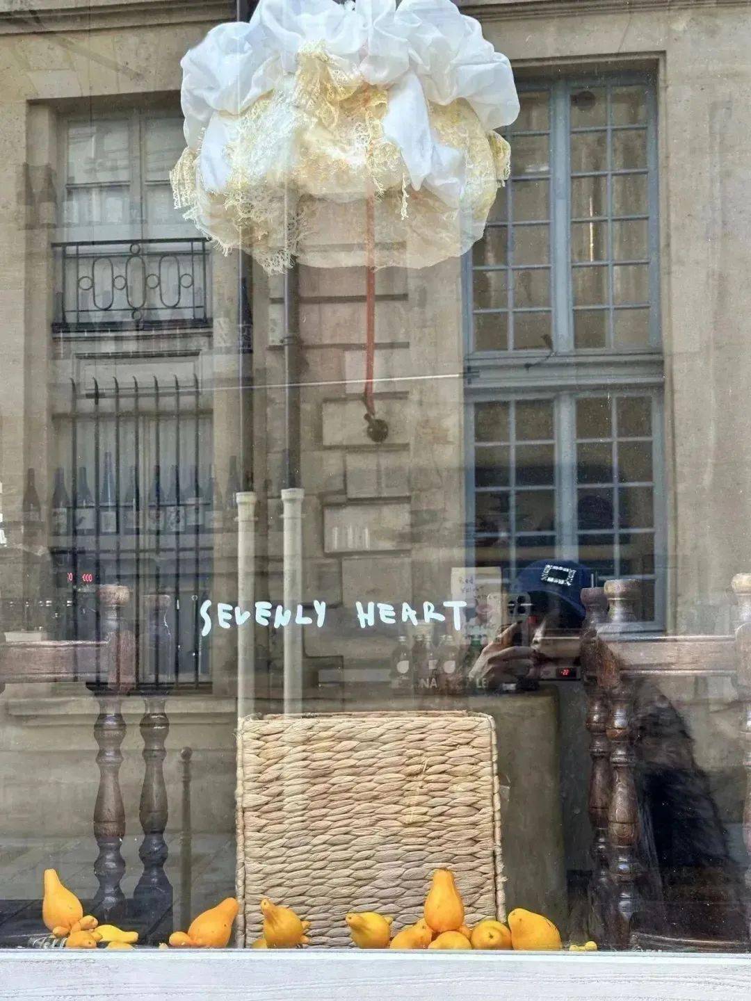 雨中巴黎|一场酣畅淋漓的艺术和美食漫步_bourse_餐厅_时装设计师