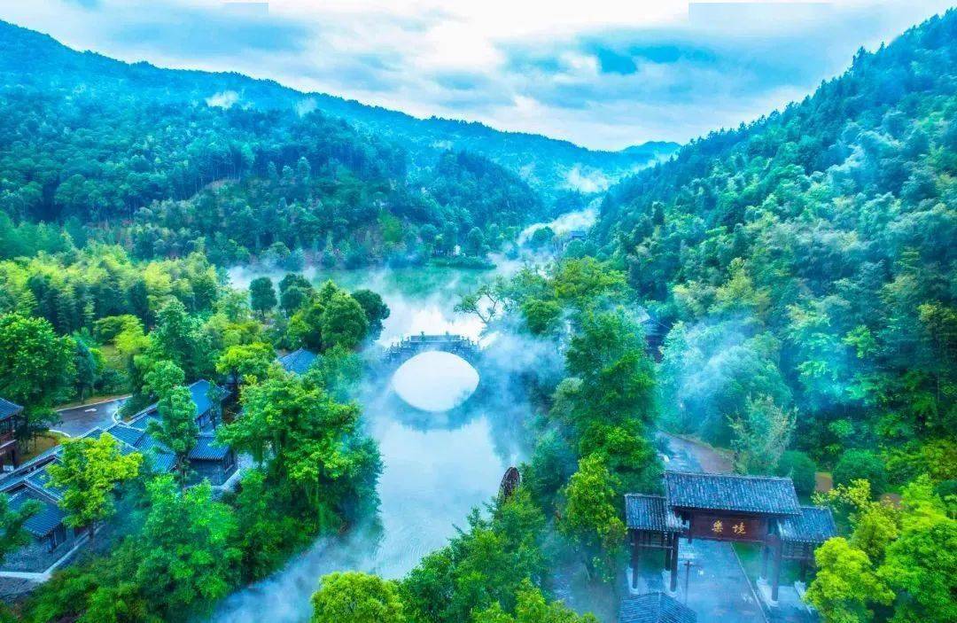 春陪同的男性享受半价优惠所有女性免门票3月7日-8日石城通天寨