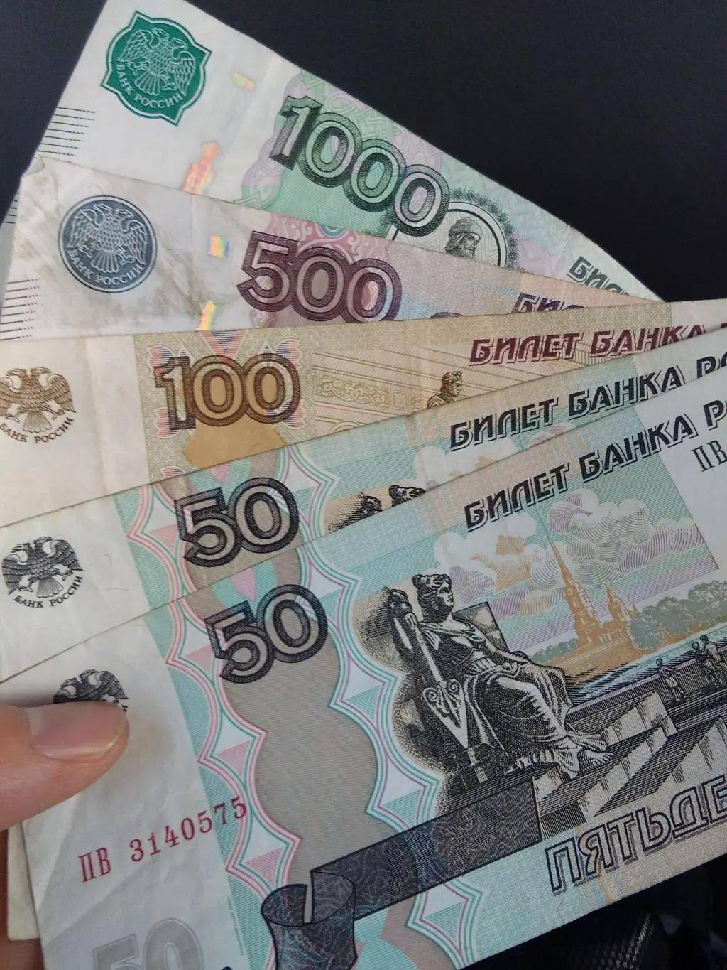 俄罗斯大规模抛售人民币,难道中俄合作要停顿了?