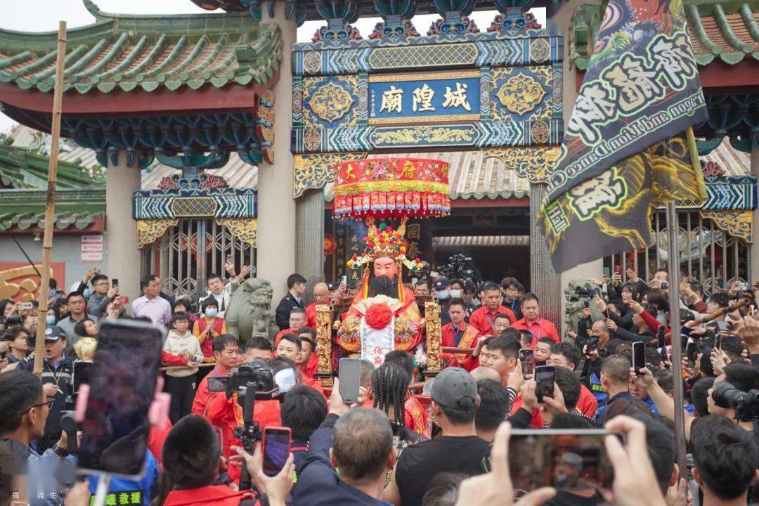 巡游队伍从城隍庙出发:城隍庙——衙前街——进贤门——东门——下围
