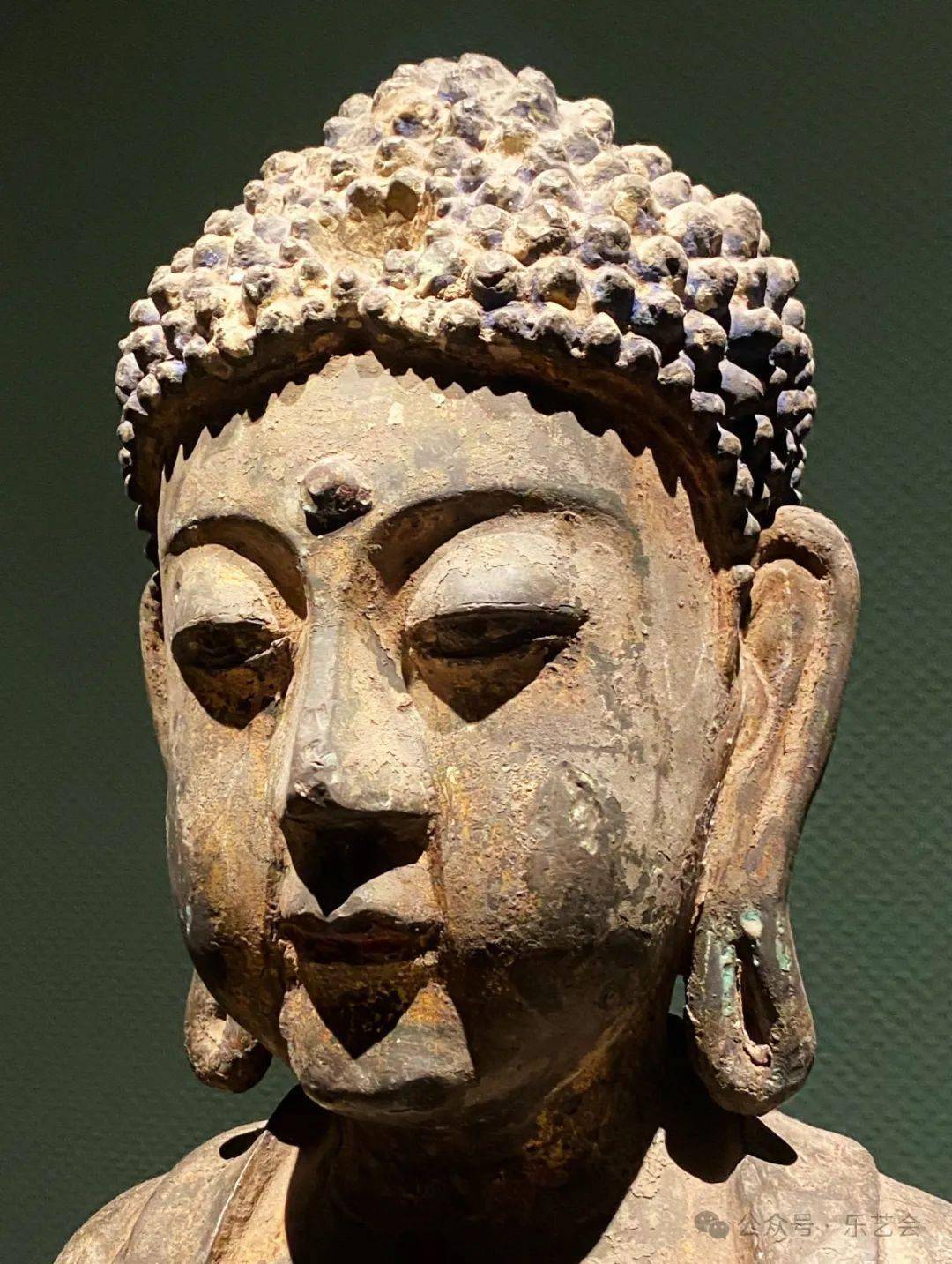 传经弘法的过程中起着非常重要的作用,广义上的佛像包括佛,菩萨,罗汉