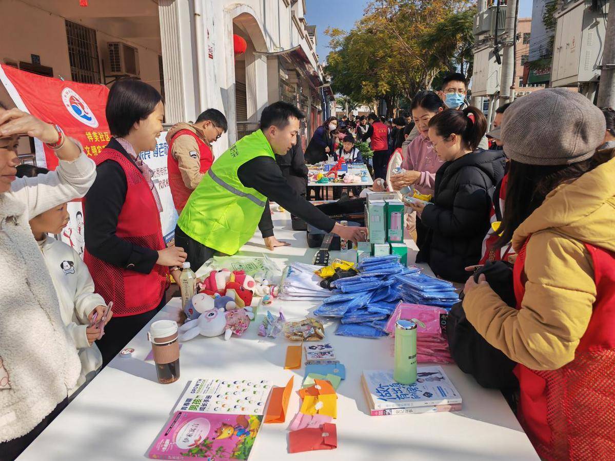 厦门市翔安区新店街道祥美社区开展爱心义卖活动