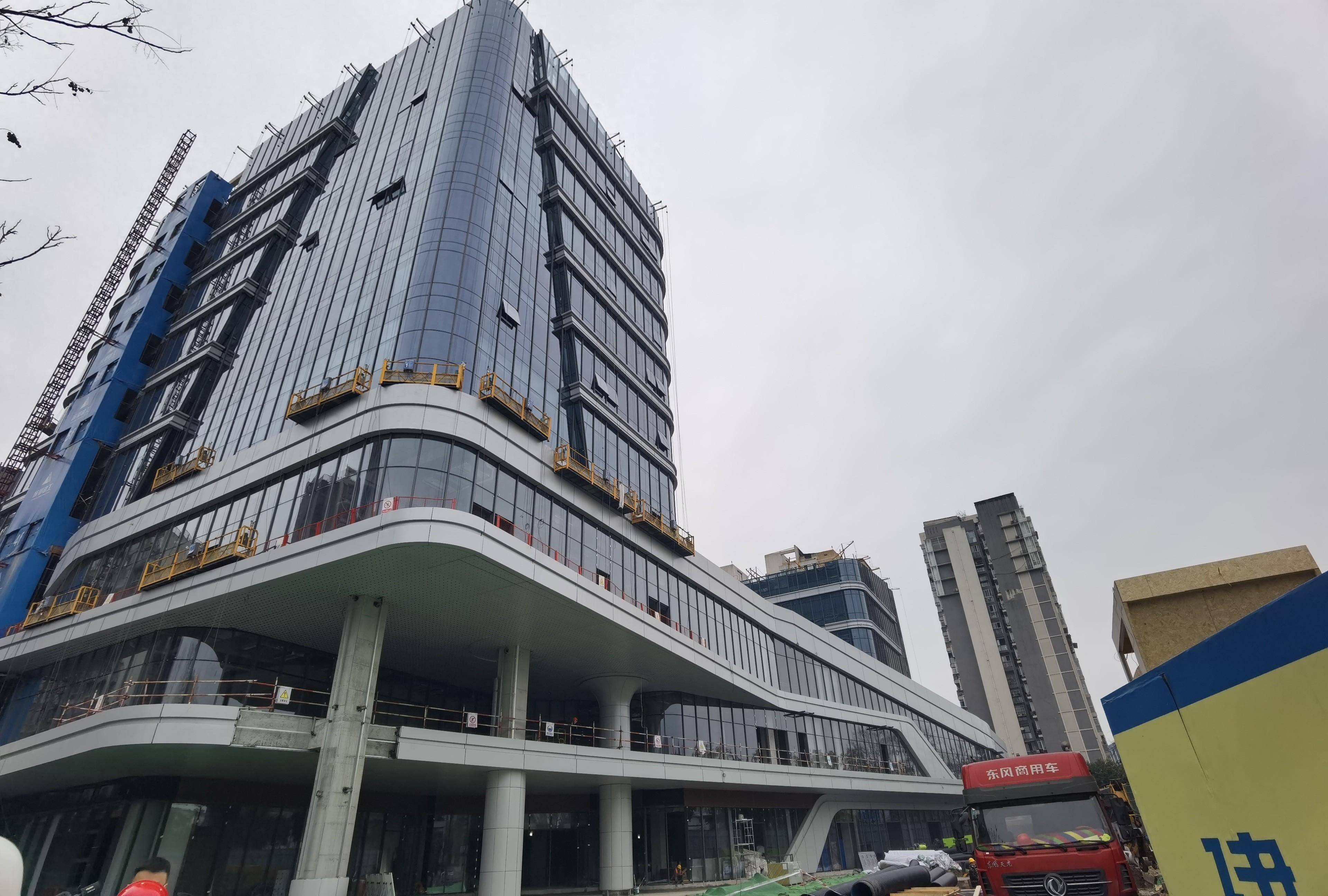 东北临蜀西路,东南紧邻蜀西三路,占地面积15