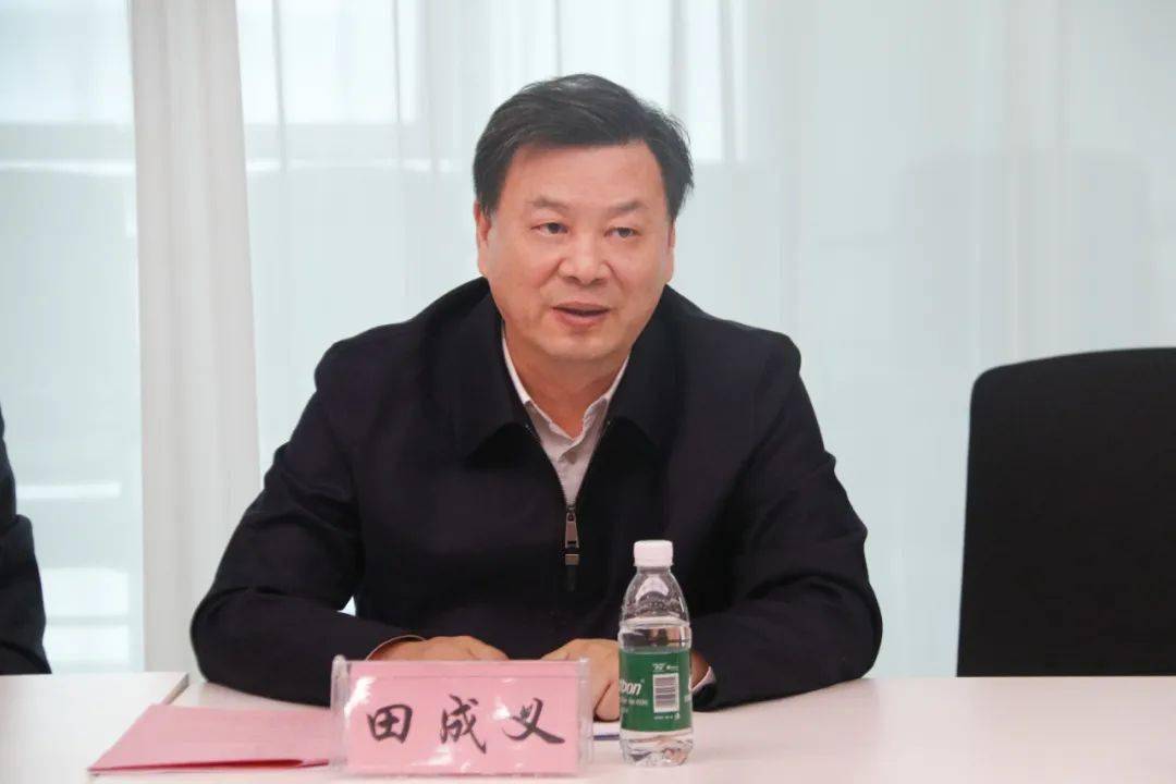 激扬巾帼志奋进新征程我校召开庆祝三八国际劳动妇女节座谈会