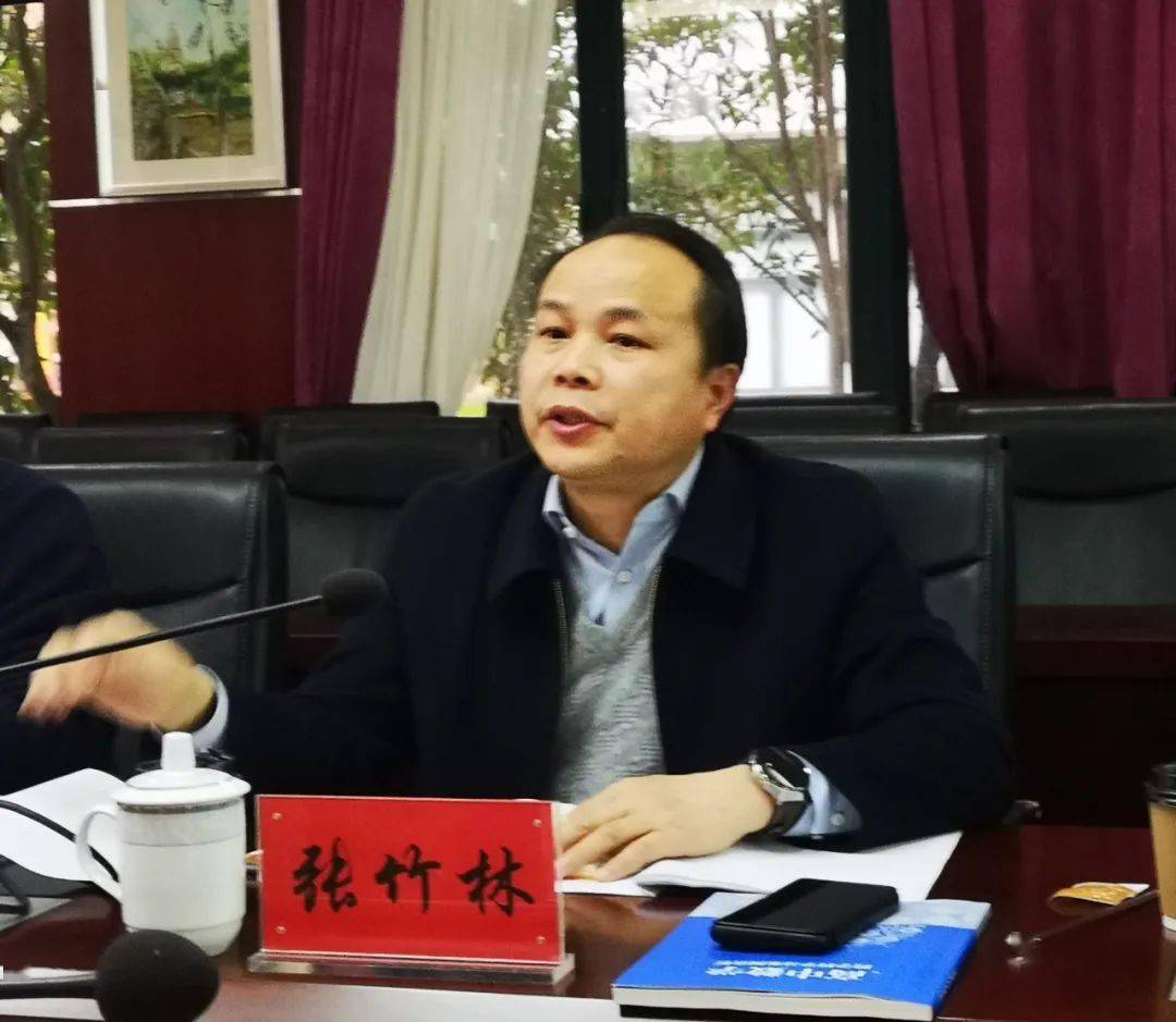 最后林春辉校长从学校发展的角度指出奉贤中学向上发展