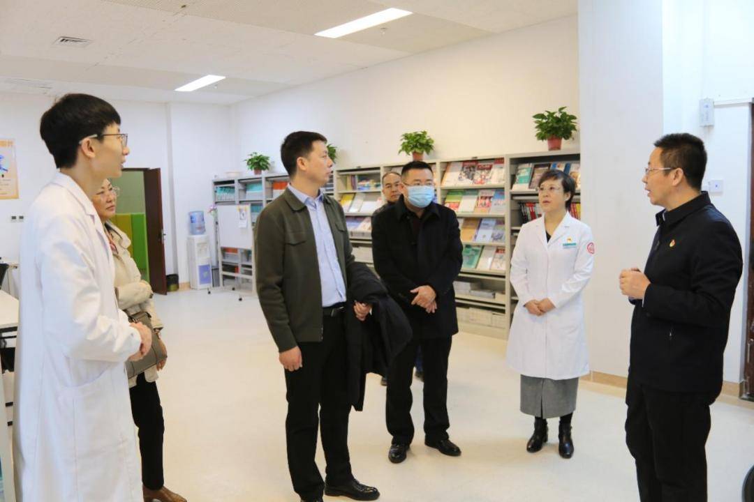 二连浩特市副市长周景然一行赴呼市妇幼保健院参观交流