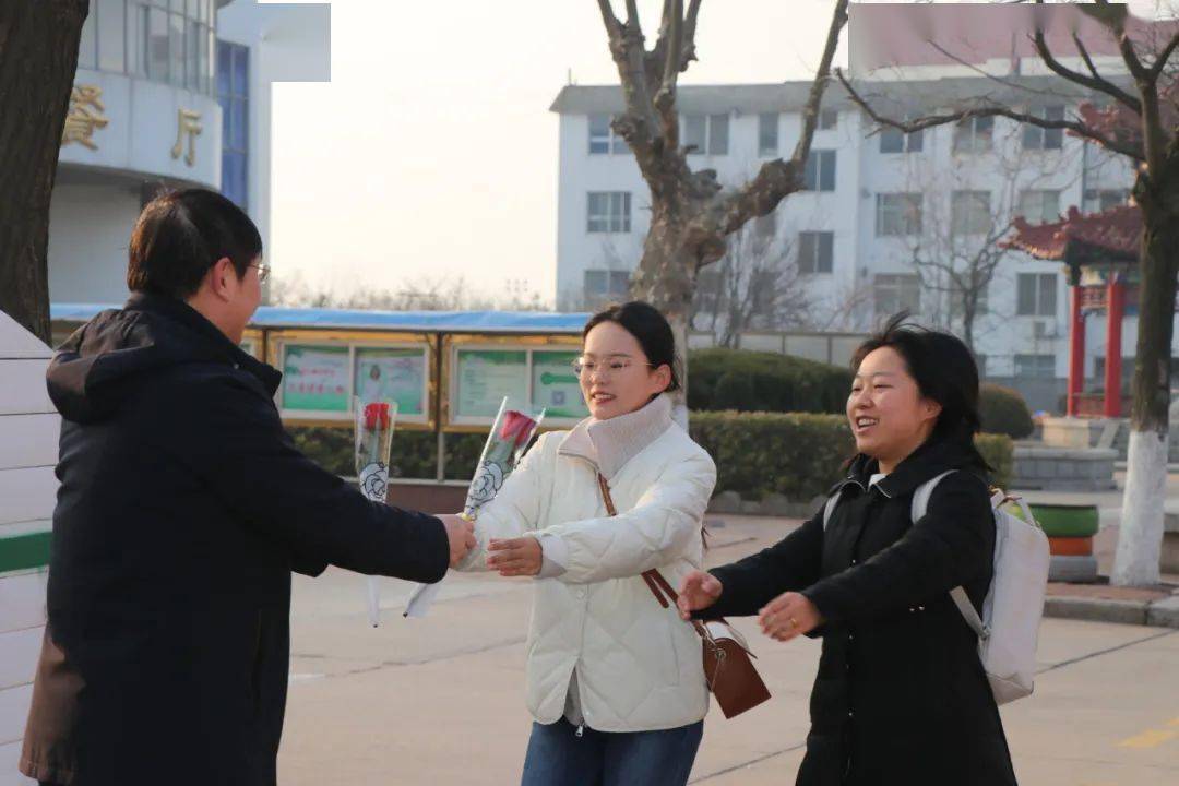 荣成市蜊江小学校长图片