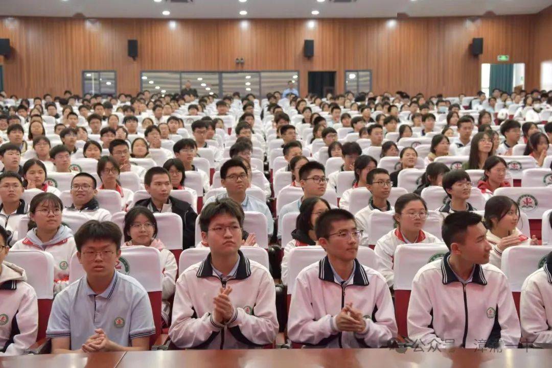 科普进射圃南京理工大学薛文老师到漳浦一中开讲